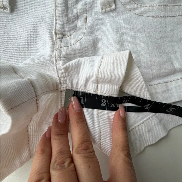Vintage Guess Jeans Y2K White Low Rise Booty Shorts Size 25